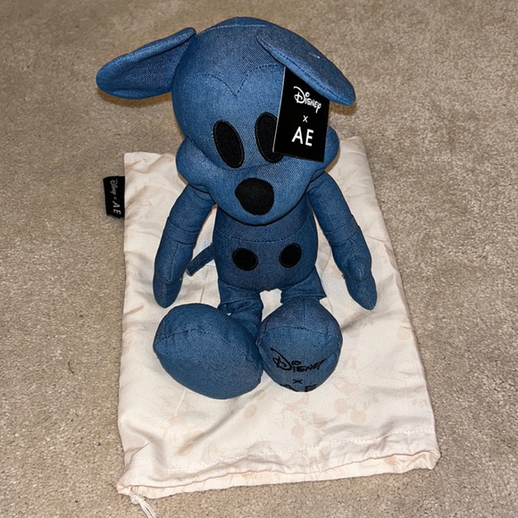 Disney X AE Mickey Mouse - Picture 3 of 9
